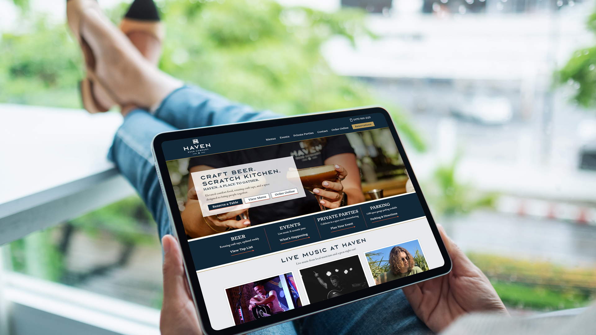 holding-and-using-digital-tablet